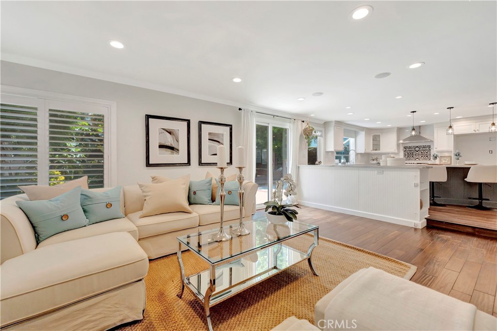 MLS #OC25183386 img 14