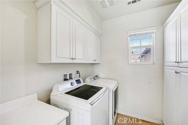 Detail Gallery Image 27 of 44 For 1951 W Provost Pl, San Bernardino,  CA 92407 - 3 Beds | 3 Baths