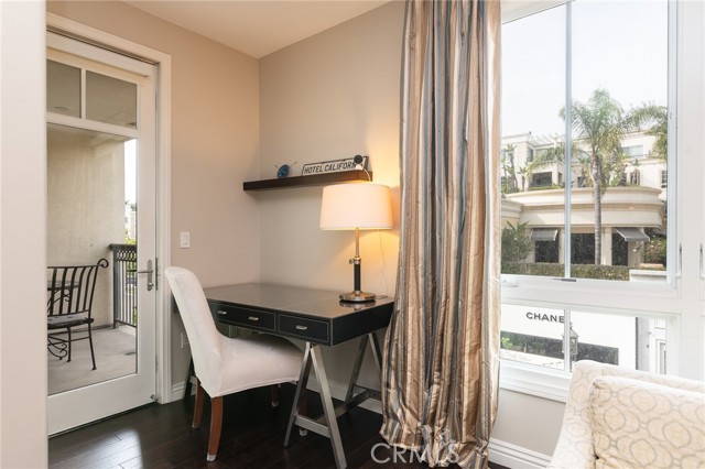 Detail Gallery Image 15 of 41 For 305 Caruso, Glendale,  CA 91210 - 2 Beds | 3 Baths