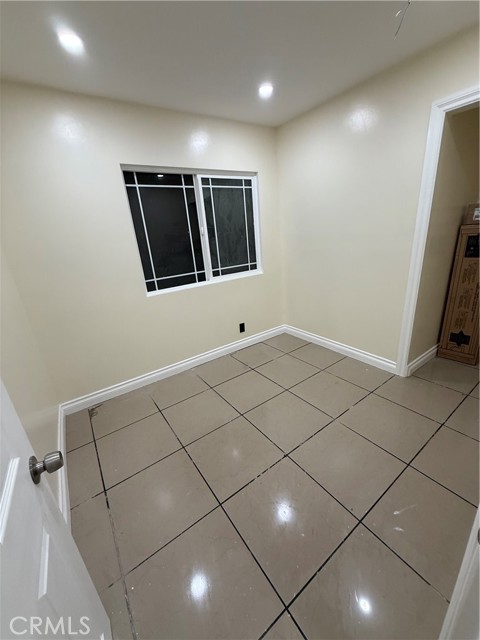 Detail Gallery Image 3 of 6 For 2853 E 6th, Los Angeles,  CA 90023 - 2 Beds | 1 Baths