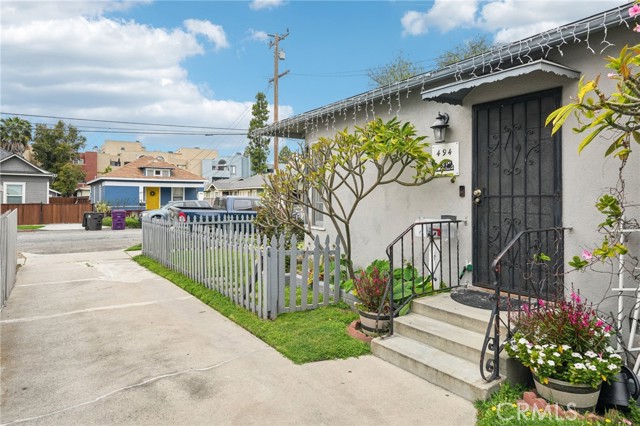 Detail Gallery Image 2 of 16 For 494 Almond Ave, Long Beach,  CA 90802 - – Beds | – Baths
