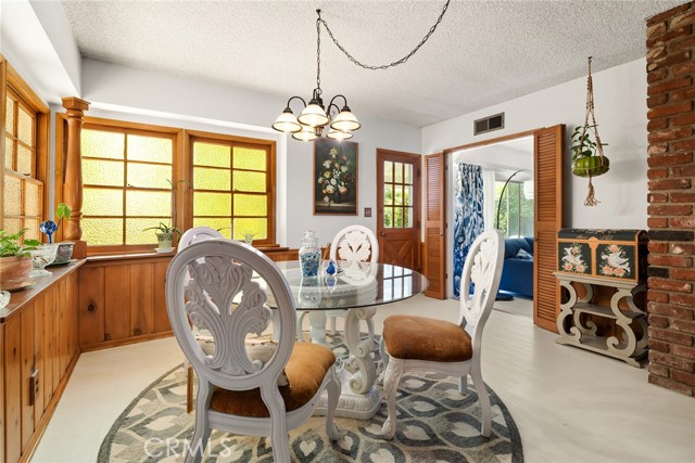 23856 Aetna Street, Woodland Hills CA: https://media.crmls.org/medias/3dc0a68d-c183-4058-a991-64a69f1cef9d.jpg