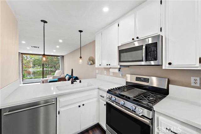 Detail Gallery Image 6 of 28 For 12750 Centralia St #215,  Lakewood,  CA 90715 - 2 Beds | 1 Baths
