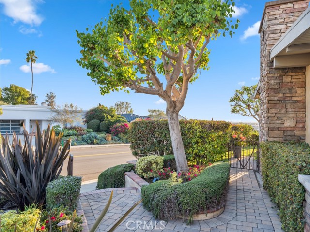 Detail Gallery Image 33 of 39 For 707 Malabar Dr, Corona Del Mar,  CA 92625 - 3 Beds | 2 Baths