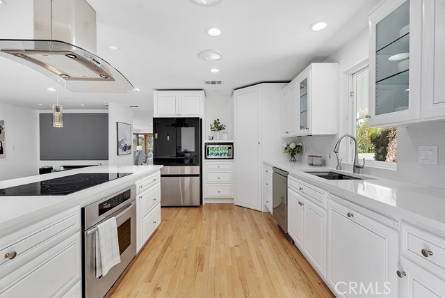 20994 Bandera Street, Woodland Hills CA: https://media.crmls.org/medias/3dc275b1-3bb2-4e89-b973-4f0e05522efa.jpg