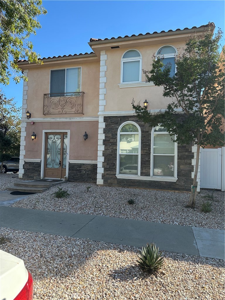 2597 N Lincoln — architectural residence