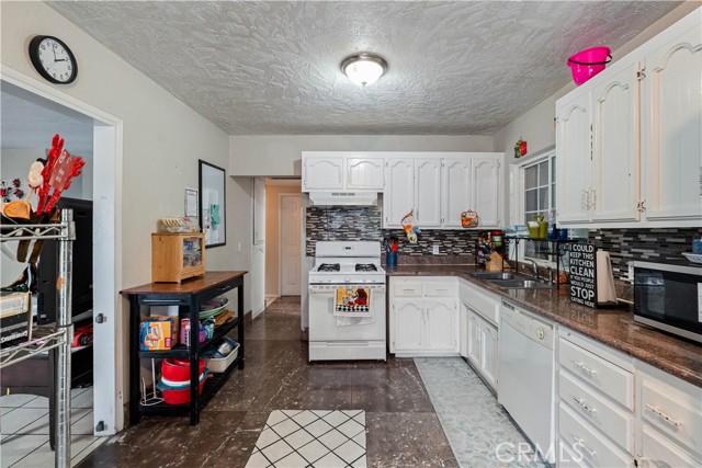 Detail Gallery Image 7 of 43 For 442 N Victoria, San Jacinto,  CA 92583 - 3 Beds | 2/1 Baths