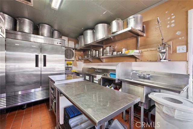 8111 Foothill Boulevard, Rancho Cucamonga CA: https://media.crmls.org/medias/3dc35c99-0225-4f0f-bcdc-9d9873e1c91a.jpg