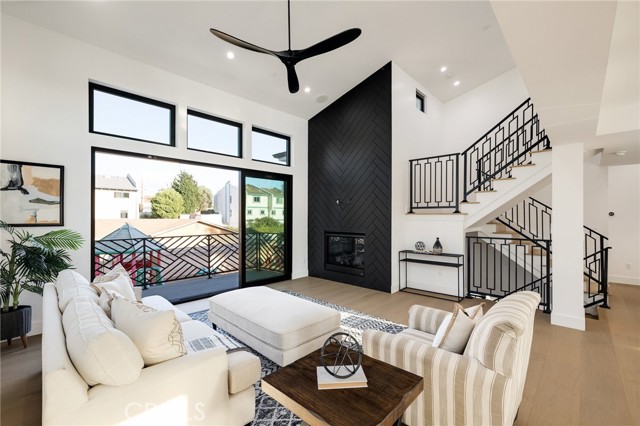 Detail Gallery Image 23 of 33 For 2414 Clark Ln #B,  Redondo Beach,  CA 90278 - 4 Beds | 4/2 Baths