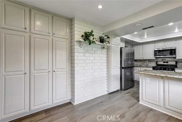 5111 Alder, Irvine CA: https://media.crmls.org/medias/3dc4f166-b525-44c9-8827-bf199ce5d391.jpg