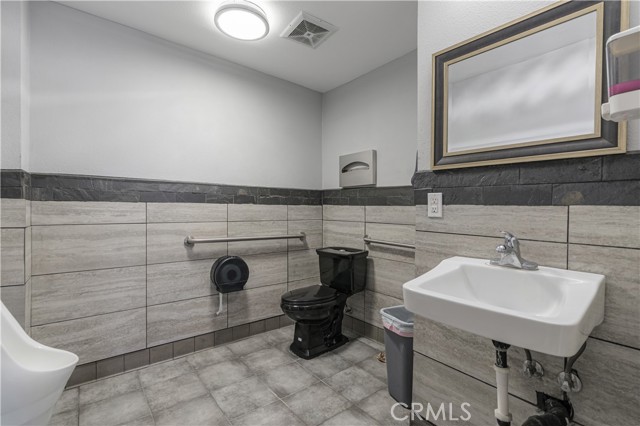 275 9th street, San Bernardino CA: https://media.crmls.org/medias/3dc51035-6c2f-4e2e-af92-e0f7bab32294.jpg