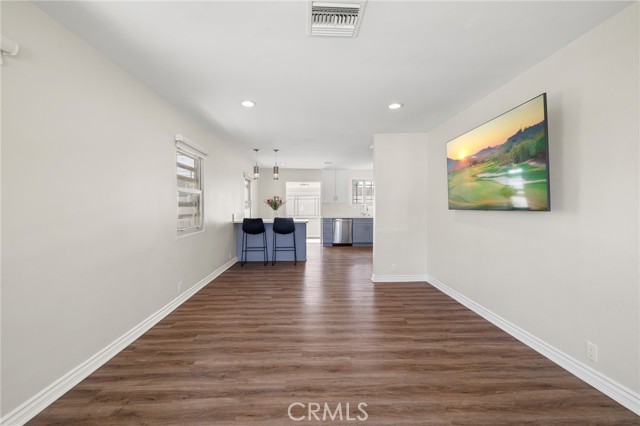 2109 N Dymond Street, Burbank CA: https://media.crmls.org/medias/3dc58e45-c586-47b7-b77a-968869572ae0.jpg