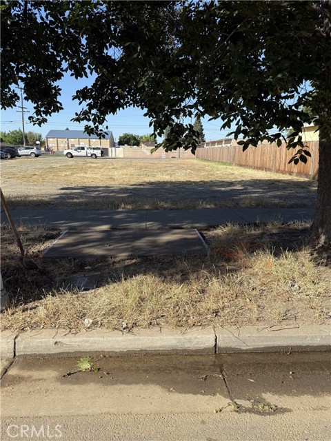 170 E 13th Street, Merced CA: https://media.crmls.org/medias/3dc6cb55-934c-4adc-b9a8-8649e18f9aef.jpg