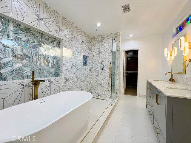 Detail Gallery Image 22 of 41 For 3605 Lomina Ave, Long Beach,  CA 90808 - 3 Beds | 2/1 Baths