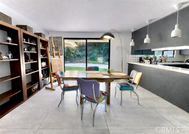 Detail Gallery Image 13 of 25 For 4709 Dunman, Woodland Hills,  CA 91364 - 5 Beds | 3 Baths