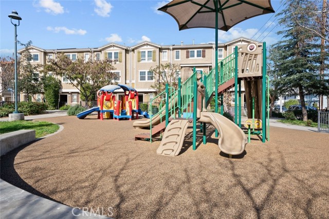 Detail Gallery Image 40 of 40 For 7214 N Chestnut, Van Nuys,  CA 91405 - 2 Beds | 3 Baths