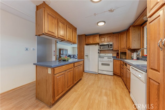 Detail Gallery Image 12 of 28 For 11250 Beach Blvd #11,  Stanton,  CA 90680 - 2 Beds | 2 Baths