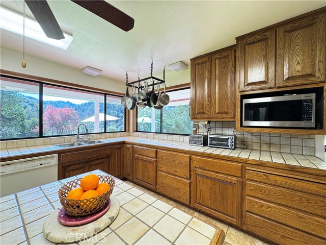 Detail Gallery Image 15 of 75 For 1800 Boonville Rd, Ukiah,  CA 95482 - 5 Beds | 4/1 Baths