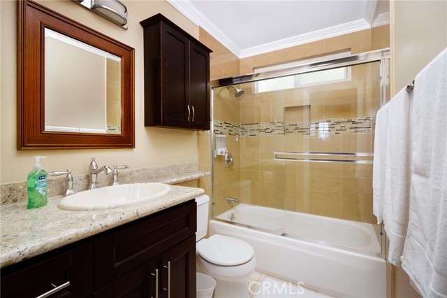 20812 Lancelot Lane, Huntington Beach CA: https://media.crmls.org/medias/3dc8dee9-a837-46a9-9d84-69c3ab8d4a37.jpg