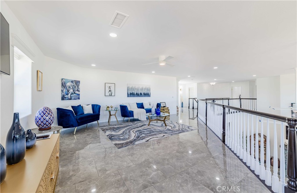 https://media.crmls.org/medias/3dc9920c-a39f-4c65-8eb9-54aae1d8185e.jpg?preset=X-Large