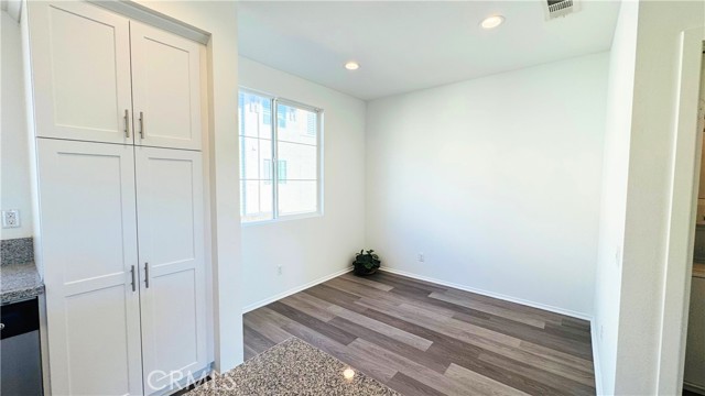 Detail Gallery Image 10 of 20 For 936 Savi Drive #104,  Corona,  CA 92878 - 3 Beds | 3/1 Baths