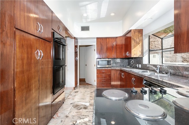 Detail Gallery Image 8 of 13 For 3965 Alta Mesa, Studio City,  CA 91604 - 4 Beds | 4/1 Baths