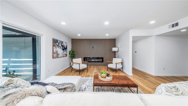 22137 Gresham Street, West Hills CA: https://media.crmls.org/medias/3dccdf77-339f-4a35-8a77-d7d646a15f58.jpg