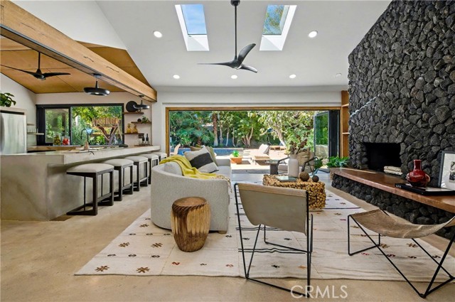 Detail Gallery Image 3 of 46 For 9701 Bothwell Road, Northridge,  CA 91324 - 4 Beds | 3/1 Baths