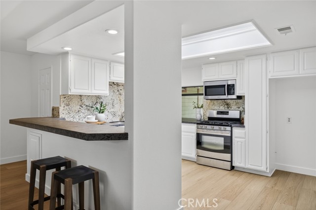 983 Oak Street, Costa Mesa CA: https://media.crmls.org/medias/3dcf5444-e06d-4ae4-afed-6ca7a3a4d3e2.jpg