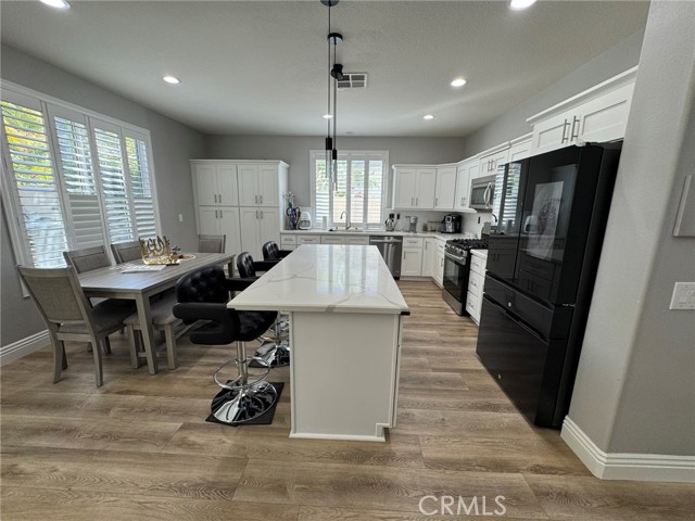 Detail Gallery Image 13 of 39 For 664 Rembrandt, Corona,  CA 92882 - 4 Beds | 3 Baths