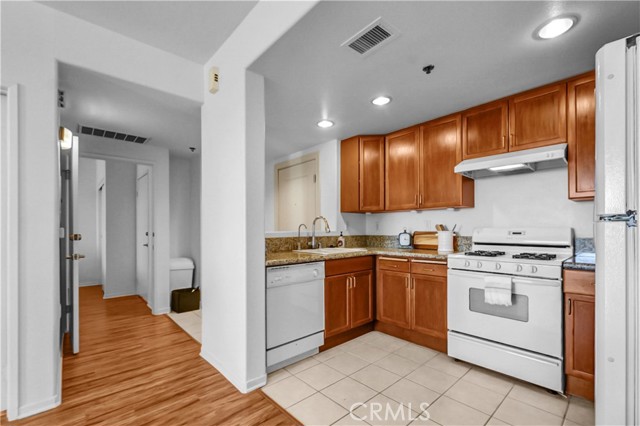 Detail Gallery Image 7 of 24 For 580 W Main #318,  Alhambra,  CA 91801 - 2 Beds | 2 Baths