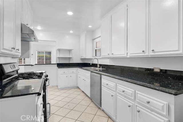 Detail Gallery Image 11 of 25 For 21601 Palos Verdes Bld, Torrance,  CA 90503 - 4 Beds | 3 Baths