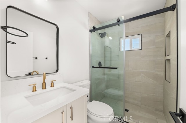 Image 19 of 47 For 2155 Euclid Avenue