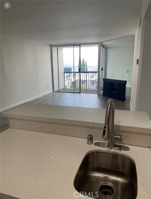 Detail Gallery Image 2 of 13 For 8530 Holloway Dr #418,  Los Angeles,  CA 90069 - 1 Beds | 1 Baths