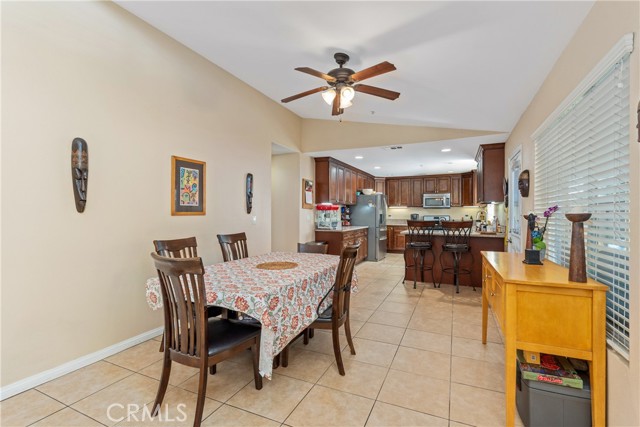 Detail Gallery Image 10 of 17 For 1535 W Persimmon, Rialto,  CA 92377 - 5 Beds | 3 Baths