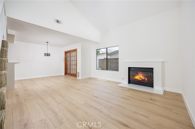 Detail Gallery Image 6 of 39 For 543 Victoria St #E,  Costa Mesa,  CA 92627 - 3 Beds | 2/1 Baths