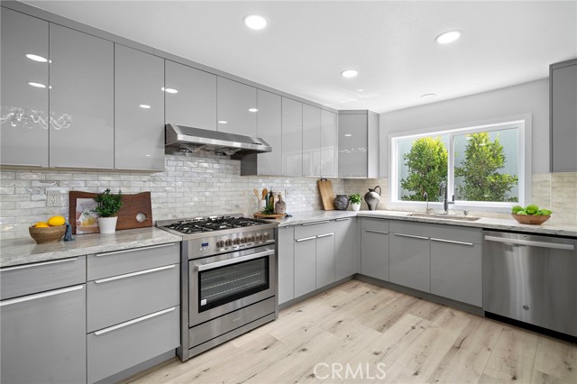 Detail Gallery Image 18 of 44 For 39 Cape Cod, Irvine,  CA 92620 - 4 Beds | 3 Baths