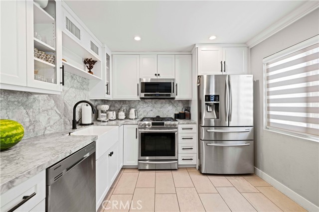 9778 Via Roma, Burbank CA: https://media.crmls.org/medias/3dd5f3cf-8c66-49b8-b344-88d7f5bfc1d2.jpg