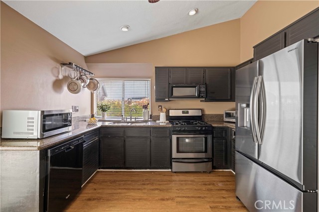 Detail Gallery Image 15 of 43 For 22552 Barcotta, Saugus,  CA 91350 - 3 Beds | 2 Baths