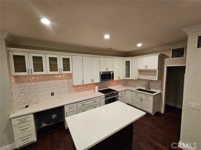 10943 Laurel Canyon Boulevard, A15 photo 3