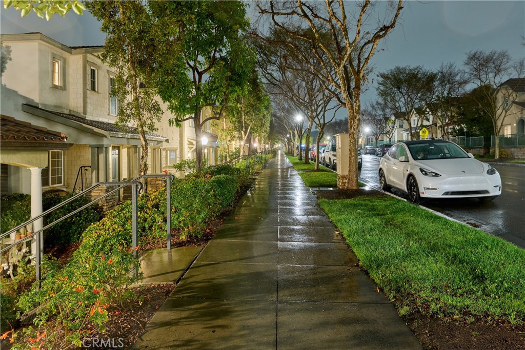 https://media.crmls.org/medias/3dd88f61-f5db-4fe5-96cb-70c9561e2ff9.jpg?preset=X-Large