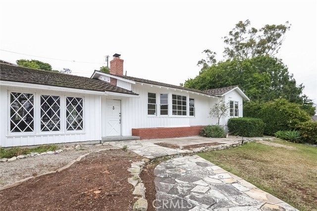 Very large Living Room, large Dining Room, Kitchen overlooks rear patio