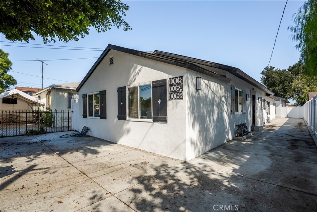 Triplex at 1008 S Gage Avenue