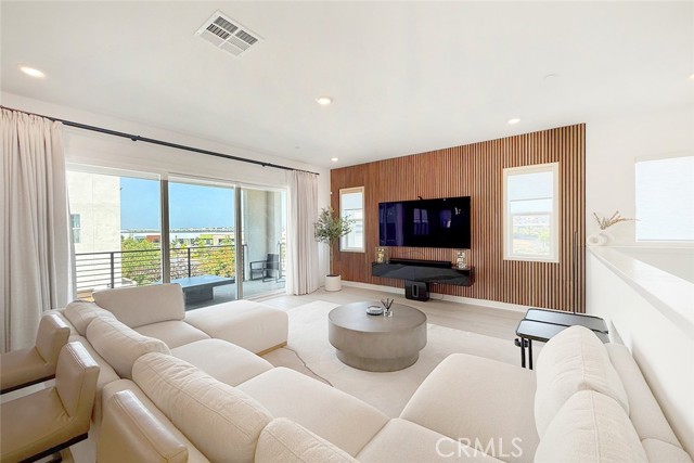 181 Abacus, Irvine CA: https://media.crmls.org/medias/3dda35c1-09d1-4996-a78f-0b8c3d615f39.jpg