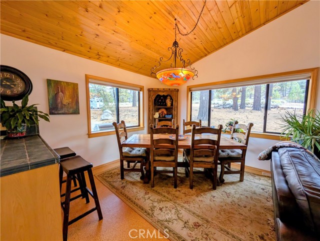 1575 Petersen Lane, Frazier Park CA: https://media.crmls.org/medias/3dda3a29-6b42-42da-aac9-022d310bd885.jpg