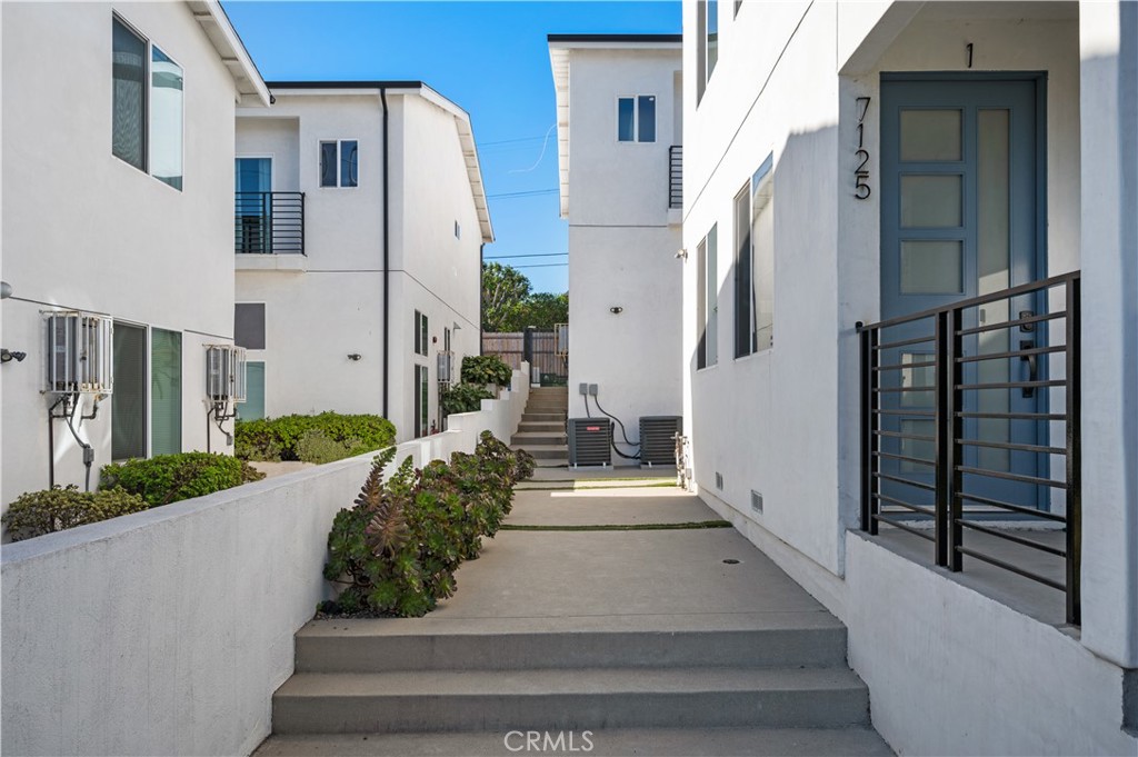 7125 S La Cienega Boulevard