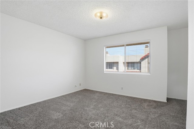 Detail Gallery Image 14 of 21 For 27657 Ironstone Dr #1,  Canyon Country,  CA 91387 - 3 Beds | 3 Baths