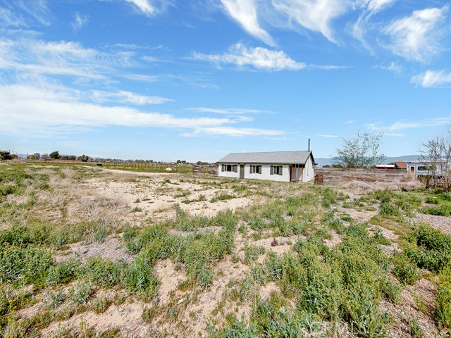 Detail Gallery Image 3 of 24 For 48038 93rd St, Lancaster,  CA 93536 - 4 Beds | 2 Baths