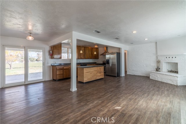 9047 10th Ave, Hesperia CA: https://media.crmls.org/medias/3ddd669e-339f-4280-bde5-6582eb44a9c1.jpg
