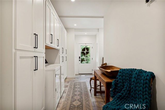 243 Manzanita Drive, Lake Arrowhead CA: https://media.crmls.org/medias/3ddee083-d72b-49fa-8725-e37208c2d67d.jpg